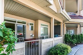 Sunset Waterfront Resort by DKRA