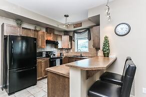 Sunset Waterfront Resort by DKRA