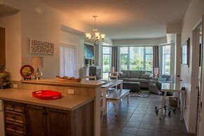 Sunset Waterfront Resort by DKRA