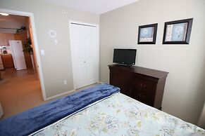 Sunset Waterfront Resort by DKRA