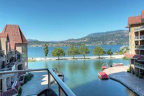 Sunset Waterfront Resort by DKRA