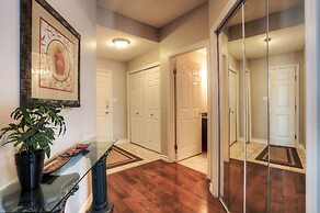 Sunset Waterfront Resort by DKRA