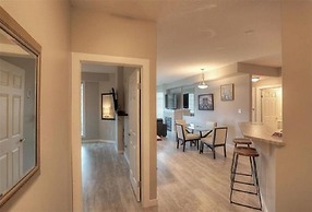 Sunset Waterfront Resort by DKRA