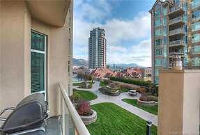 Sunset Waterfront Resort by DKRA