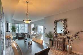 Sunset Waterfront Resort by DKRA