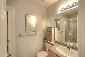 Sunset Waterfront Resort by DKRA