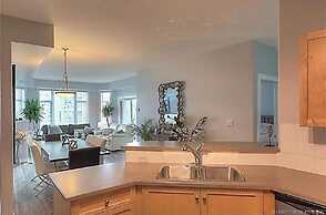 Sunset Waterfront Resort by DKRA