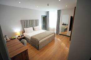 Business Life Hotel Gunesli