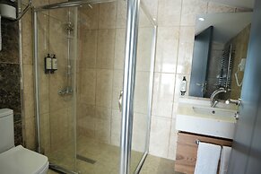 Business Life Hotel Gunesli