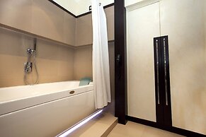 Les Fleurs Luxury House