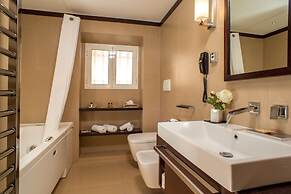 Les Fleurs Luxury House