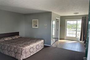 Hill Top Motel & Restaurant