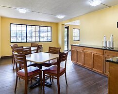 Rodeway Inn Joint Base Andrews Area