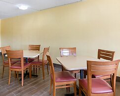 Rodeway Inn Joint Base Andrews Area