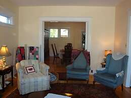 Downtown Bed And Breakfast