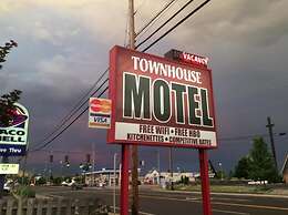 Townhouse Inn & Suites