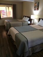 Townhouse Inn & Suites