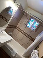 Townhouse Inn & Suites