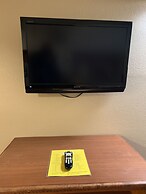 Townhouse Inn & Suites