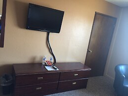 Townhouse Inn & Suites