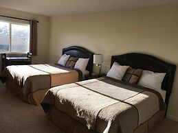 Townhouse Inn & Suites