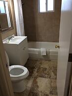 Townhouse Inn & Suites