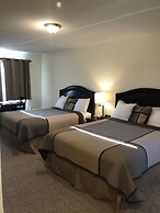 Townhouse Inn & Suites