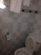 De Lawrence Court & Suites