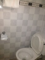 De Lawrence Court & Suites