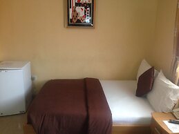 De Lawrence Court & Suites