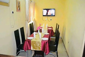 De Lawrence Court & Suites