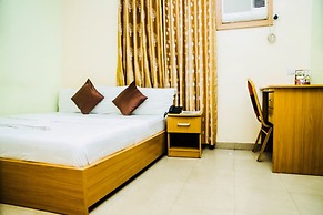 De Lawrence Court & Suites