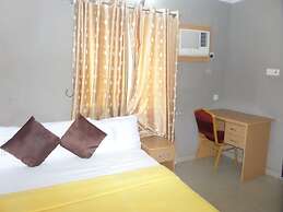 De Lawrence Court & Suites