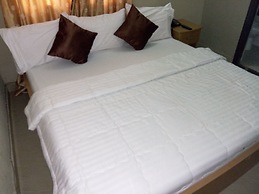 De Lawrence Court & Suites