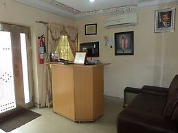 De Lawrence Court & Suites