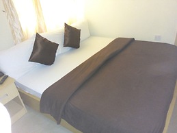 De Lawrence Court & Suites