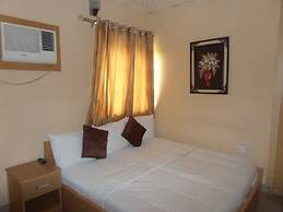 De Lawrence Court & Suites