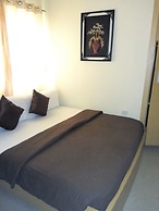 De Lawrence Court & Suites