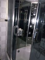 De Lawrence Court & Suites