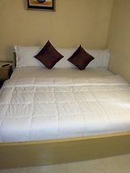 De Lawrence Court & Suites