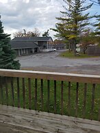 Capt.'s Inn & Suites