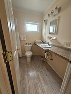 Capt.'s Inn & Suites
