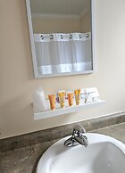 Capt.'s Inn & Suites