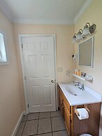 Capt.'s Inn & Suites