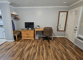 Capt.'s Inn & Suites