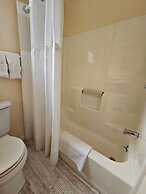 Capt.'s Inn & Suites
