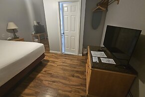 Capt.'s Inn & Suites