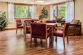 Capt.'s Inn & Suites