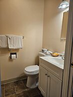 Capt.'s Inn & Suites
