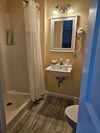 Capt.'s Inn & Suites